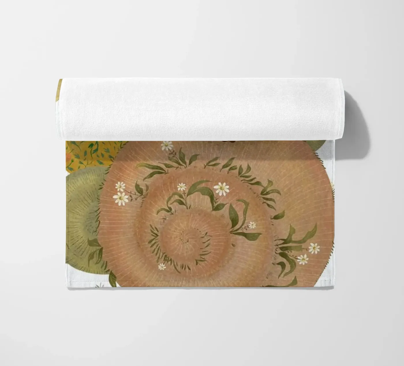 Snails Strandtuch von Amalia Restrepo