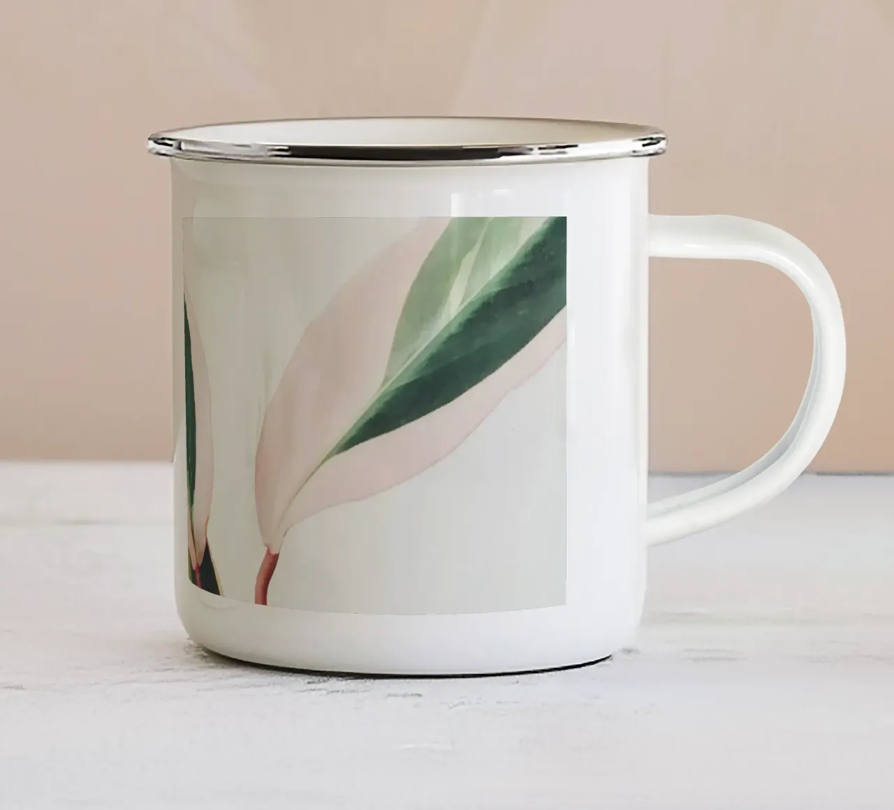 Foglie rosa III tazza in smalto da Cassia Beck Photography