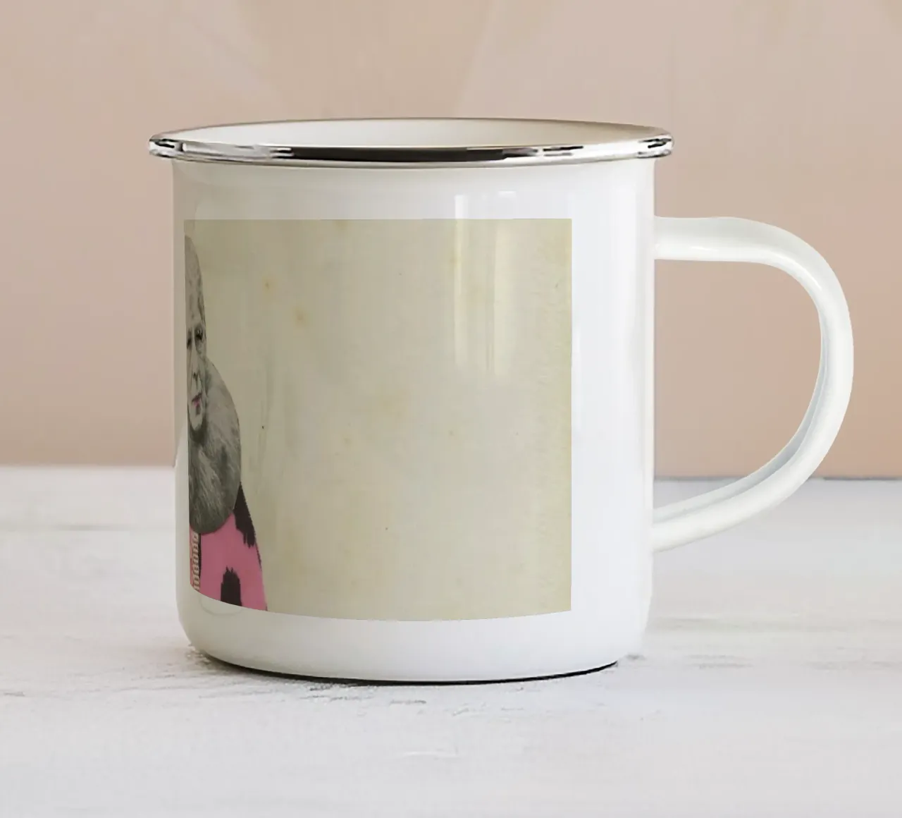 Completamente vestito tazza in smalto da Cassia Beck Collage