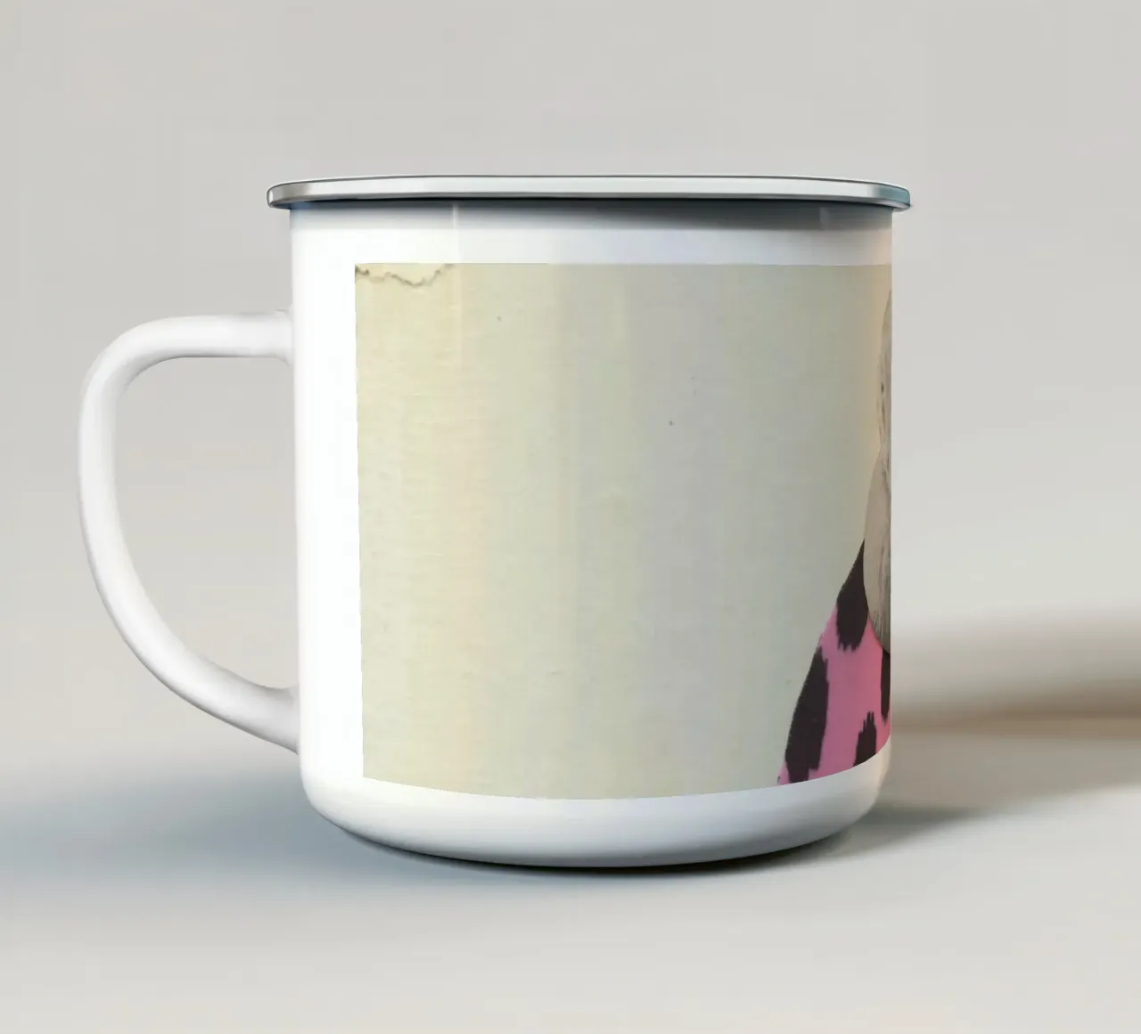 Completamente vestito tazza in smalto da Cassia Beck Collage