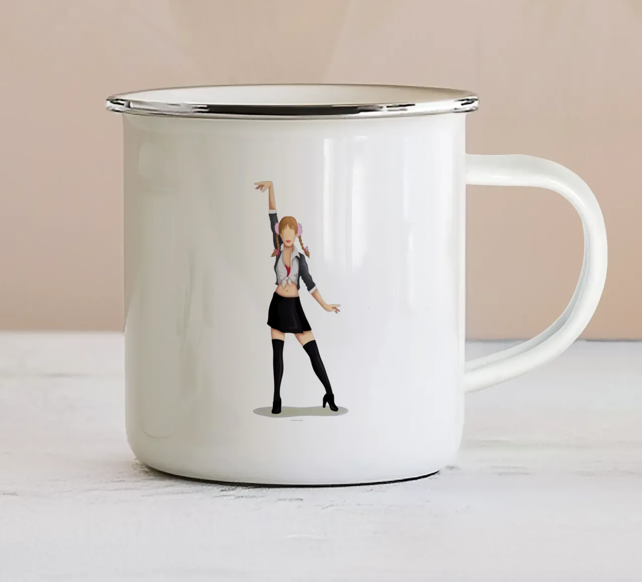 Britney tazza in smalto da Nour Tohme