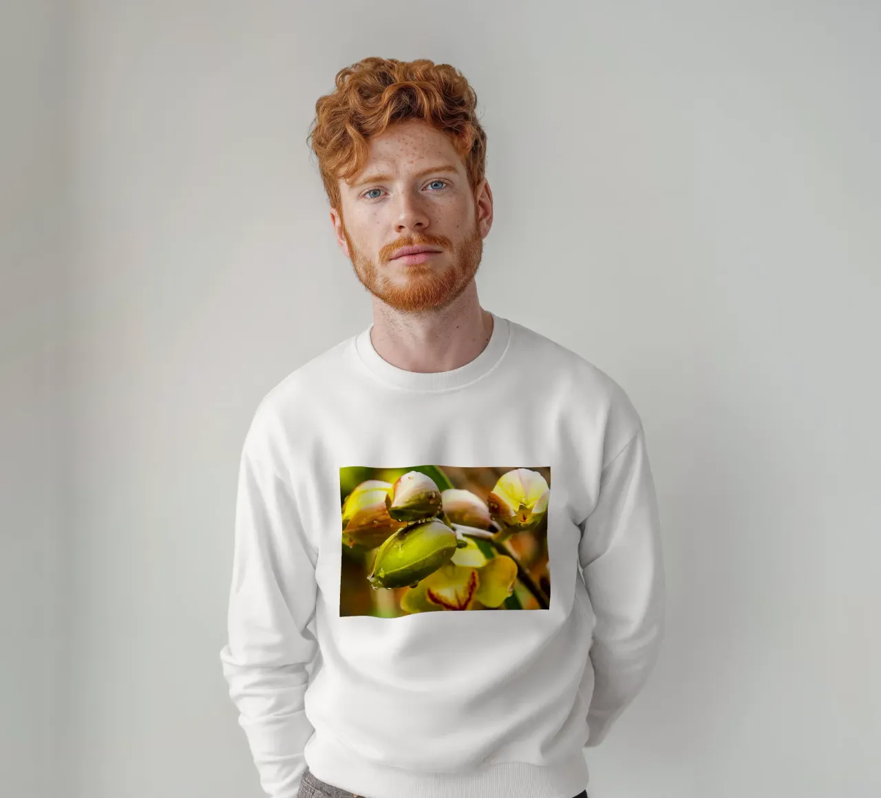 Bloming in the rain Sweatshirt von Teresa André