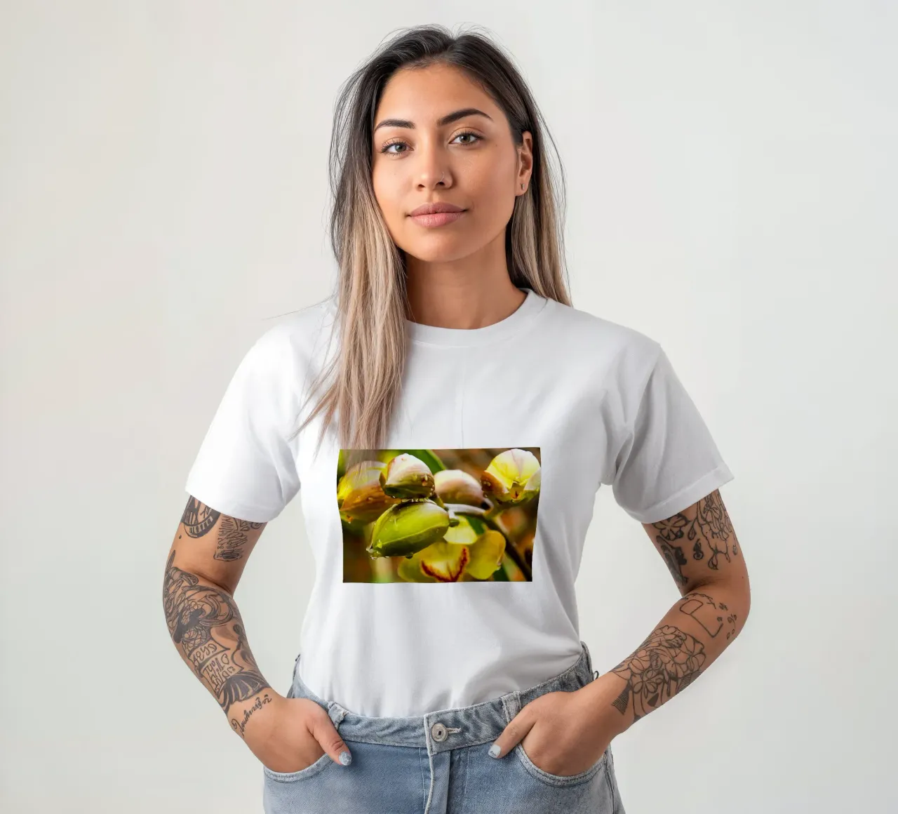 Un'esplosione di luce sotto la pioggia t-shirt da Teresa André