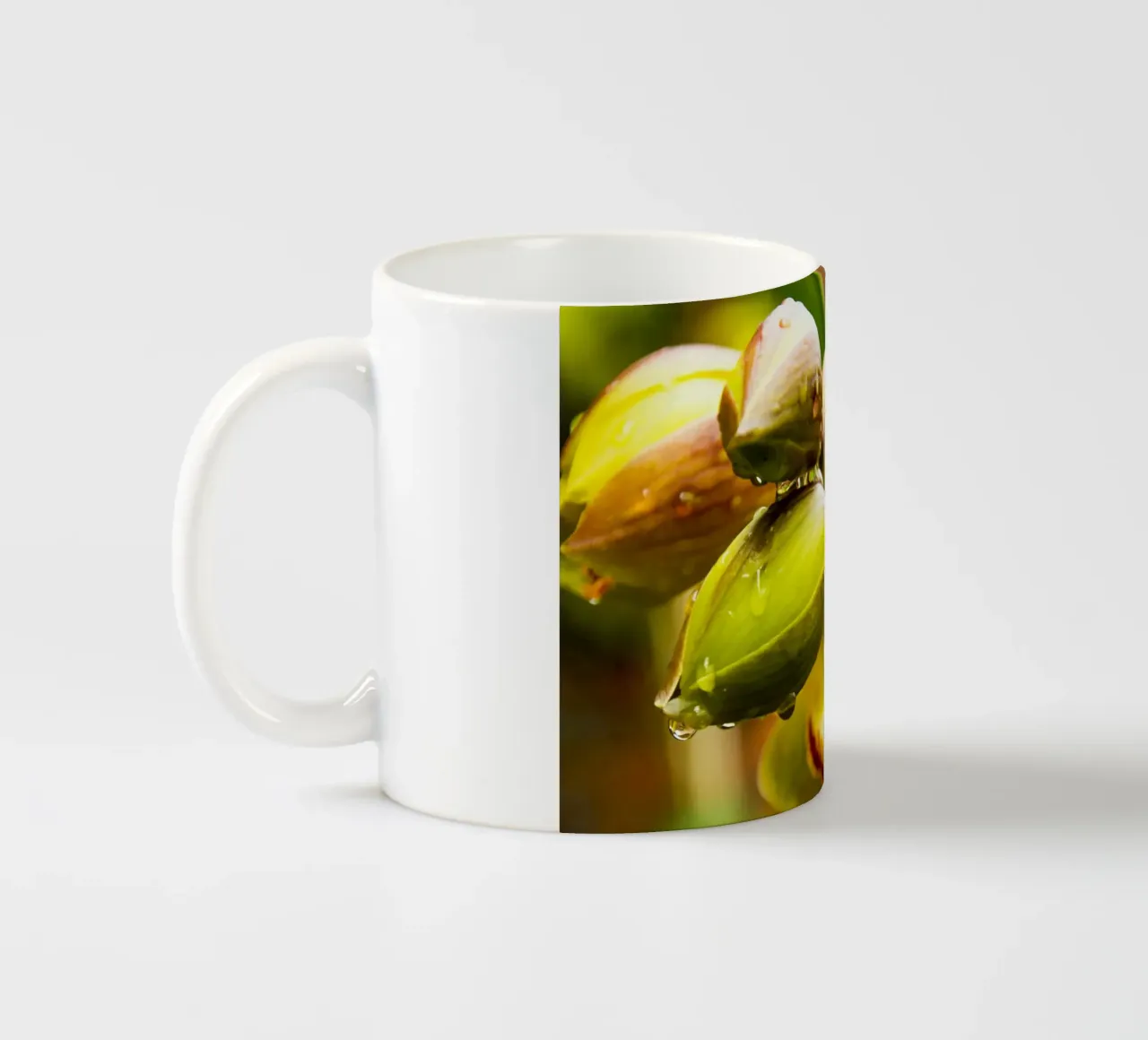 Bloming in the rain Keramik Tasse von Teresa André