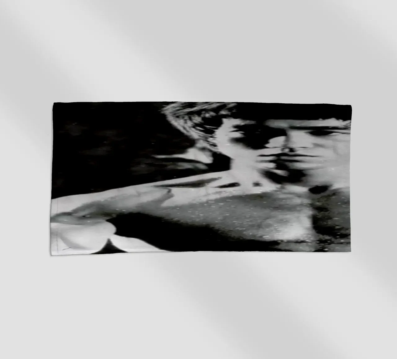 Bruce Lee in 'Enter The Dragon' telo mare da Gallery Print and Art Limited