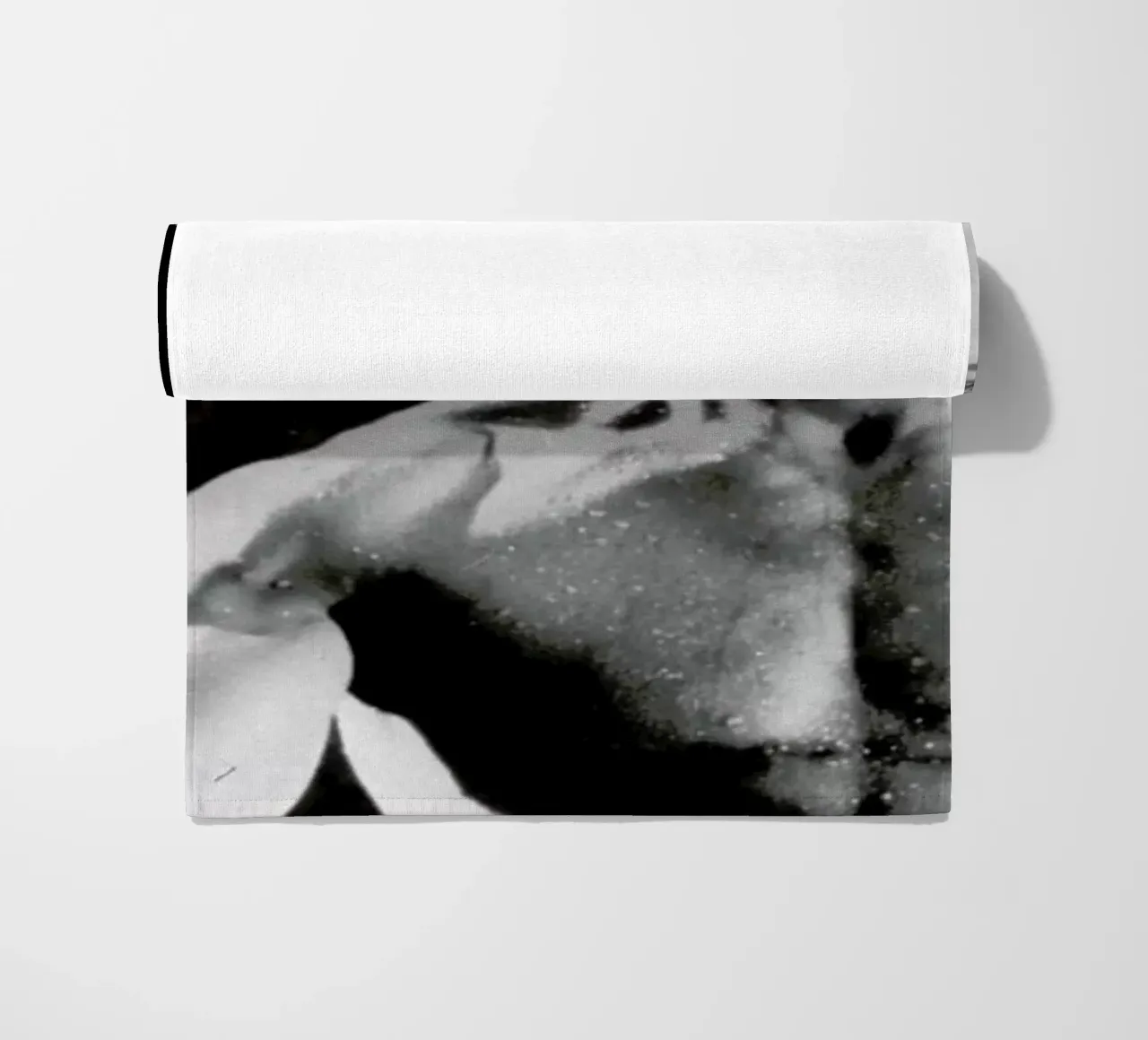 Bruce Lee in 'Enter The Dragon' telo mare da Gallery Print and Art Limited