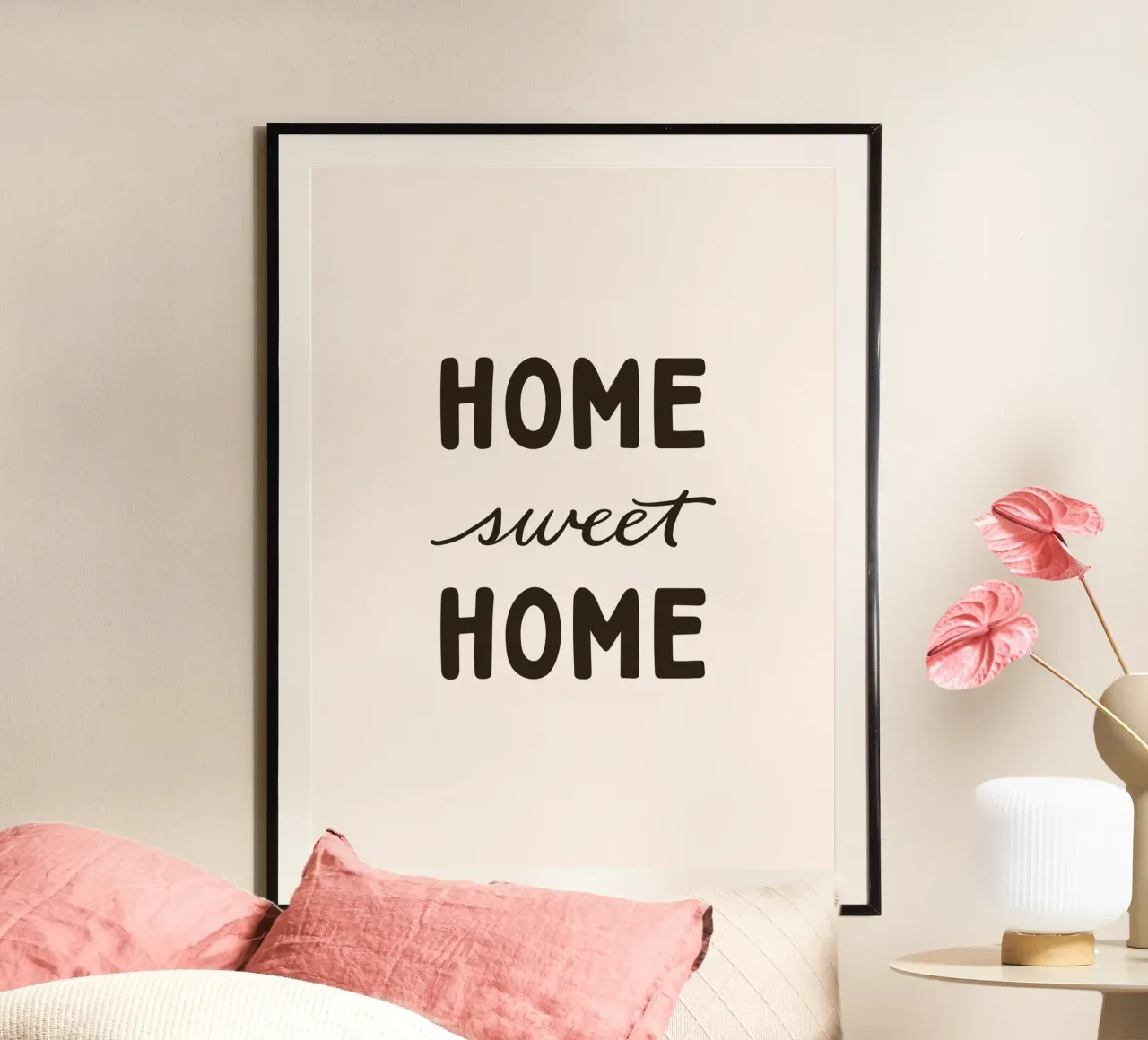 Home Sweet Home Beige | Modern stylish lettering design poster avec cadre en bois de Kathrin Woo Design