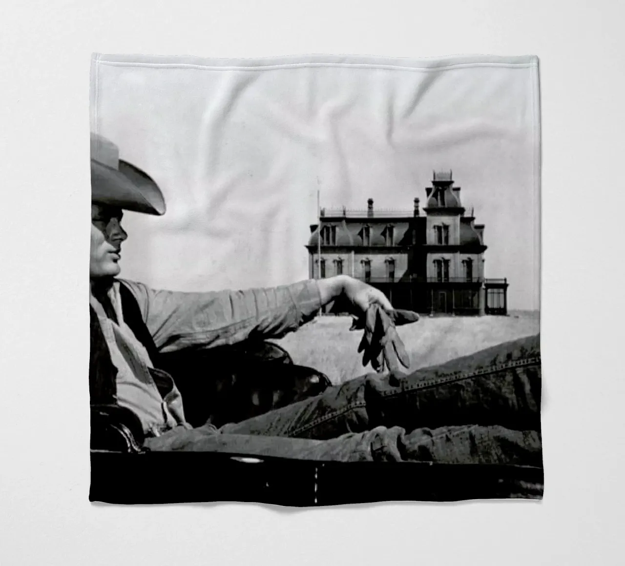 James Dean in 'Giant' coperta in pile da Gallery Print and Art Limited