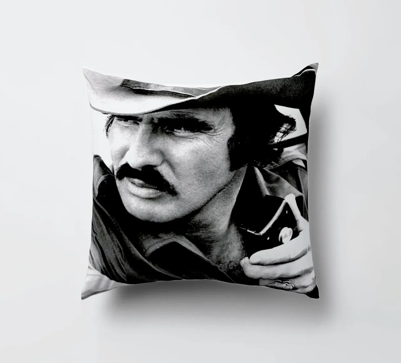 Burt Reynolds in 'Smokey and the Bandit' cuscino da Gallery Print and Art Limited