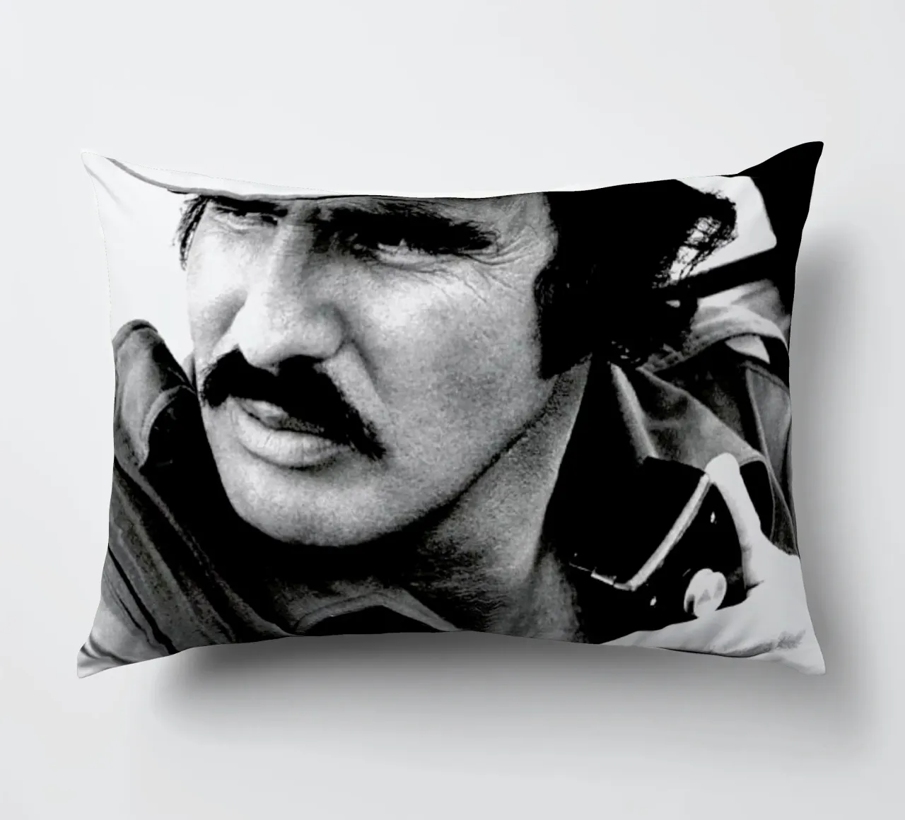 Burt Reynolds in 'Smokey and the Bandit' cuscino da Gallery Print and Art Limited