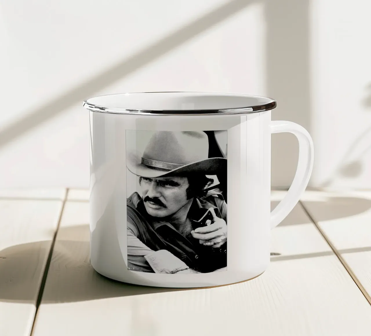 Burt Reynolds in 'Smokey and the Bandit' tazza in smalto da Gallery Print and Art Limited