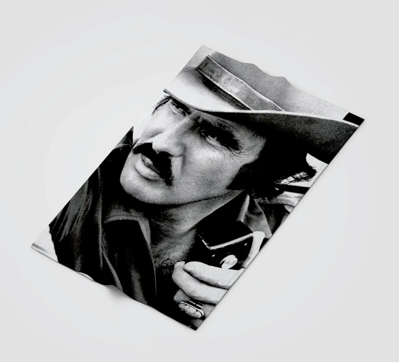 Burt Reynolds in 'Smokey and the Bandit' coperta in pile da Gallery Print and Art Limited