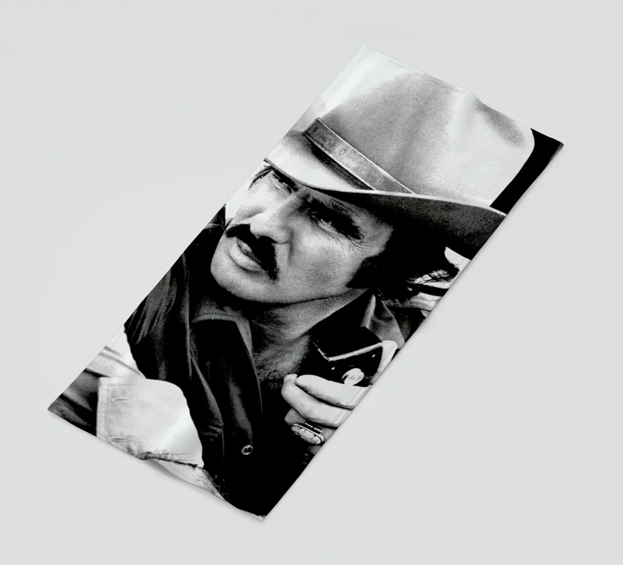 Burt Reynolds in 'Smokey and the Bandit' telo mare da Gallery Print and Art Limited