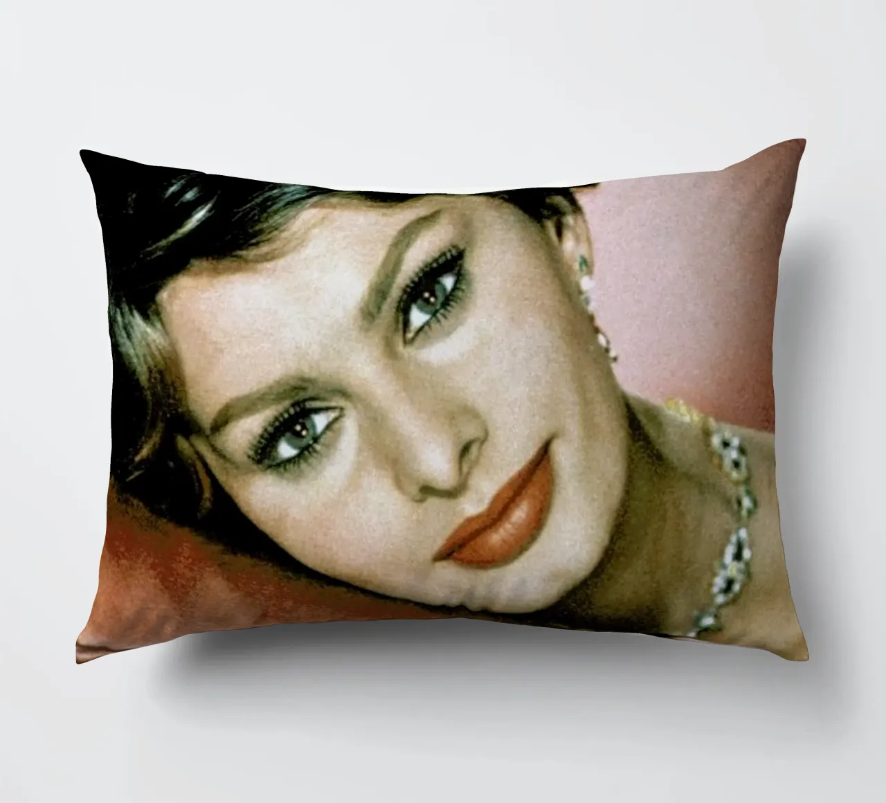 Sophia Loren in the Sixties cuscino da Gallery Print and Art Limited