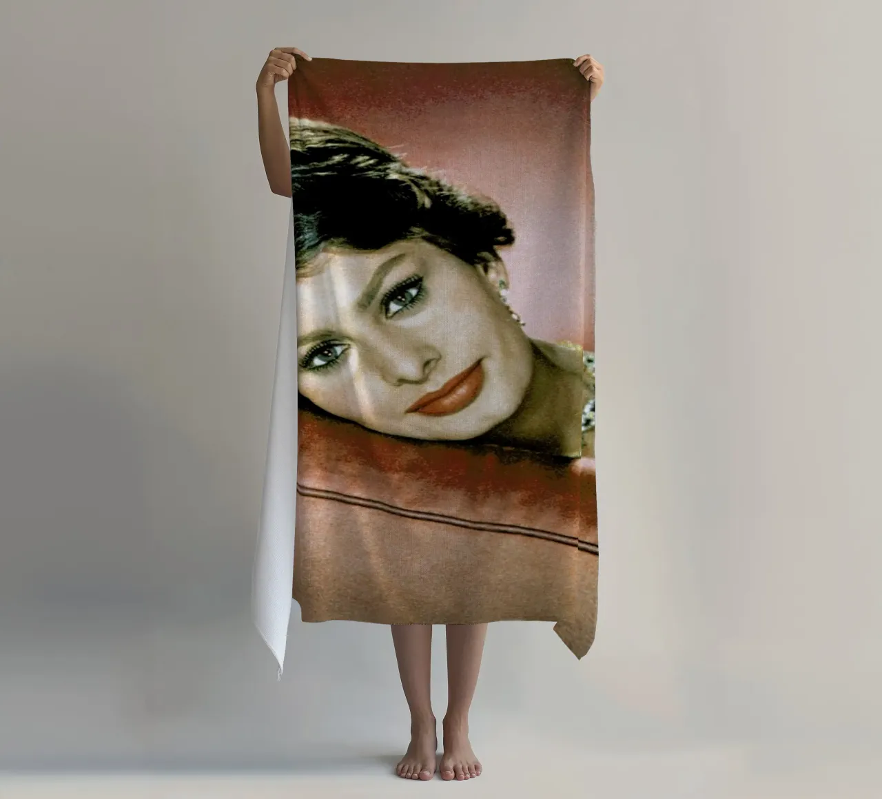 Sophia Loren in the Sixties telo mare da Gallery Print and Art Limited