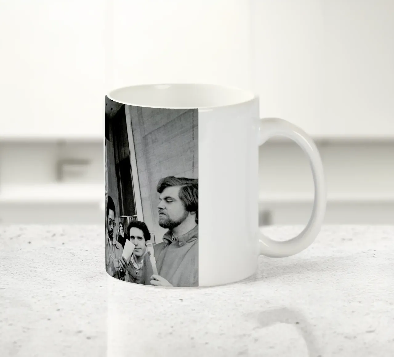 Muhammad Ali raises his Fist tazza in ceramica da Gallery Print and Art Limited