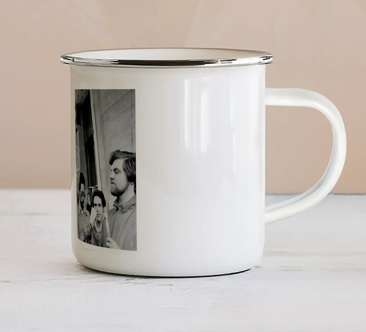 Muhammad Ali raises his Fist tazza in smalto da Gallery Print and Art Limited