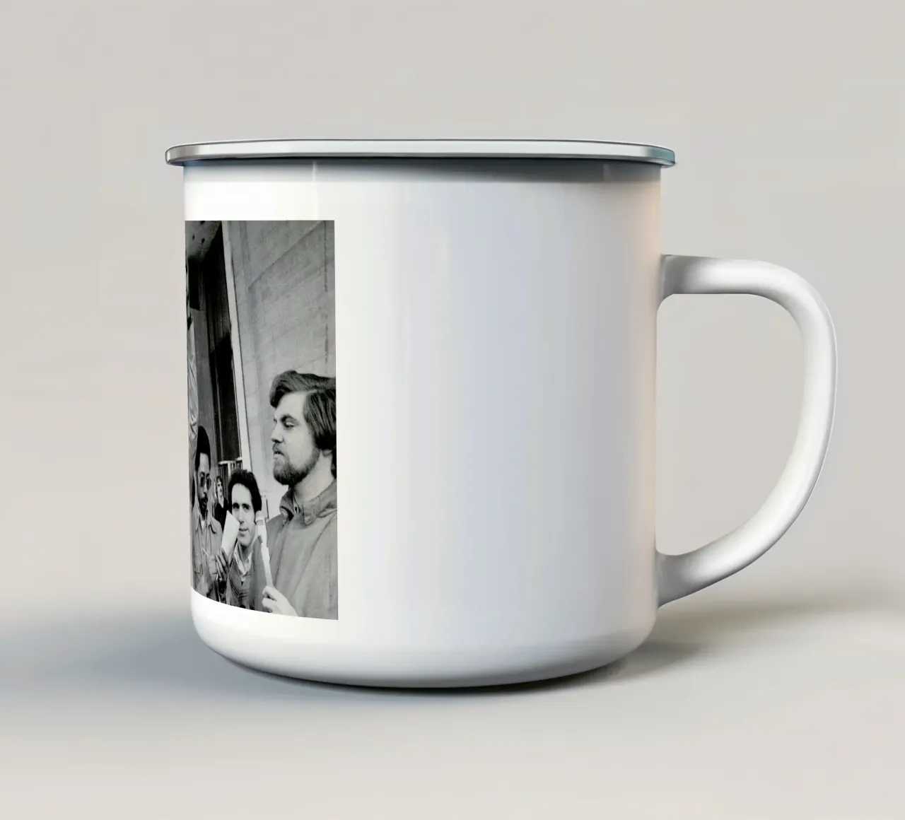 Muhammad Ali raises his Fist tazza in smalto da Gallery Print and Art Limited