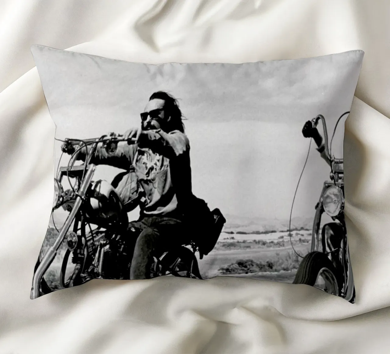 Dennis Hopper & Peter Fonda, 'Easy Rider' cuscino da Gallery Print and Art Limited