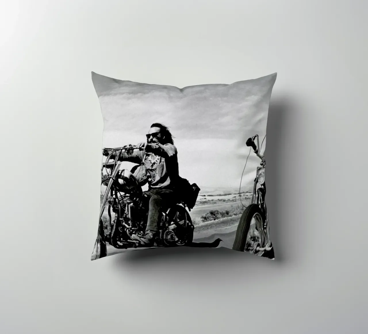 Dennis Hopper & Peter Fonda, 'Easy Rider' cuscino da Gallery Print and Art Limited