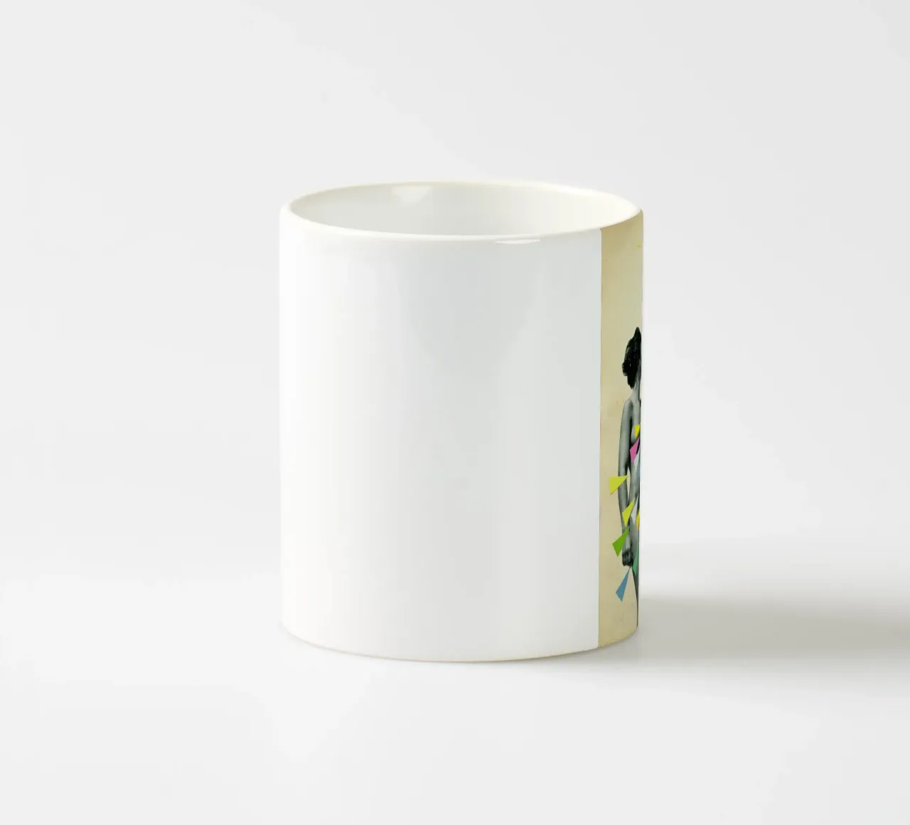 È una tromba d'aria tazza in ceramica da Cassia Beck Collage