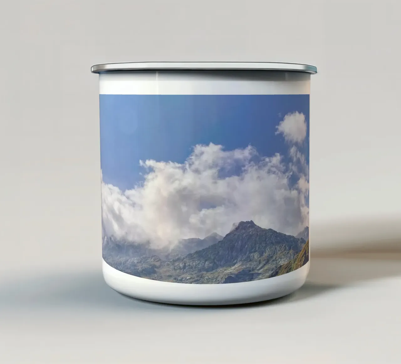 Gotthard Pass tazza in smalto da Nur Mut
