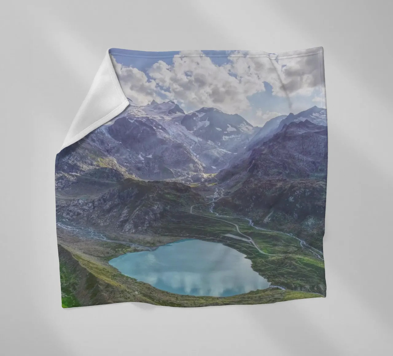 Heart Lake coperta in pile da Nur Mut