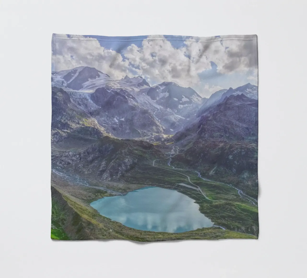 Heart Lake coperta in pile da Nur Mut