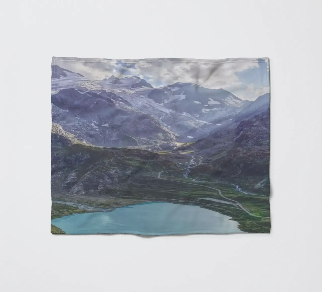 Heart Lake coperta in pile da Nur Mut