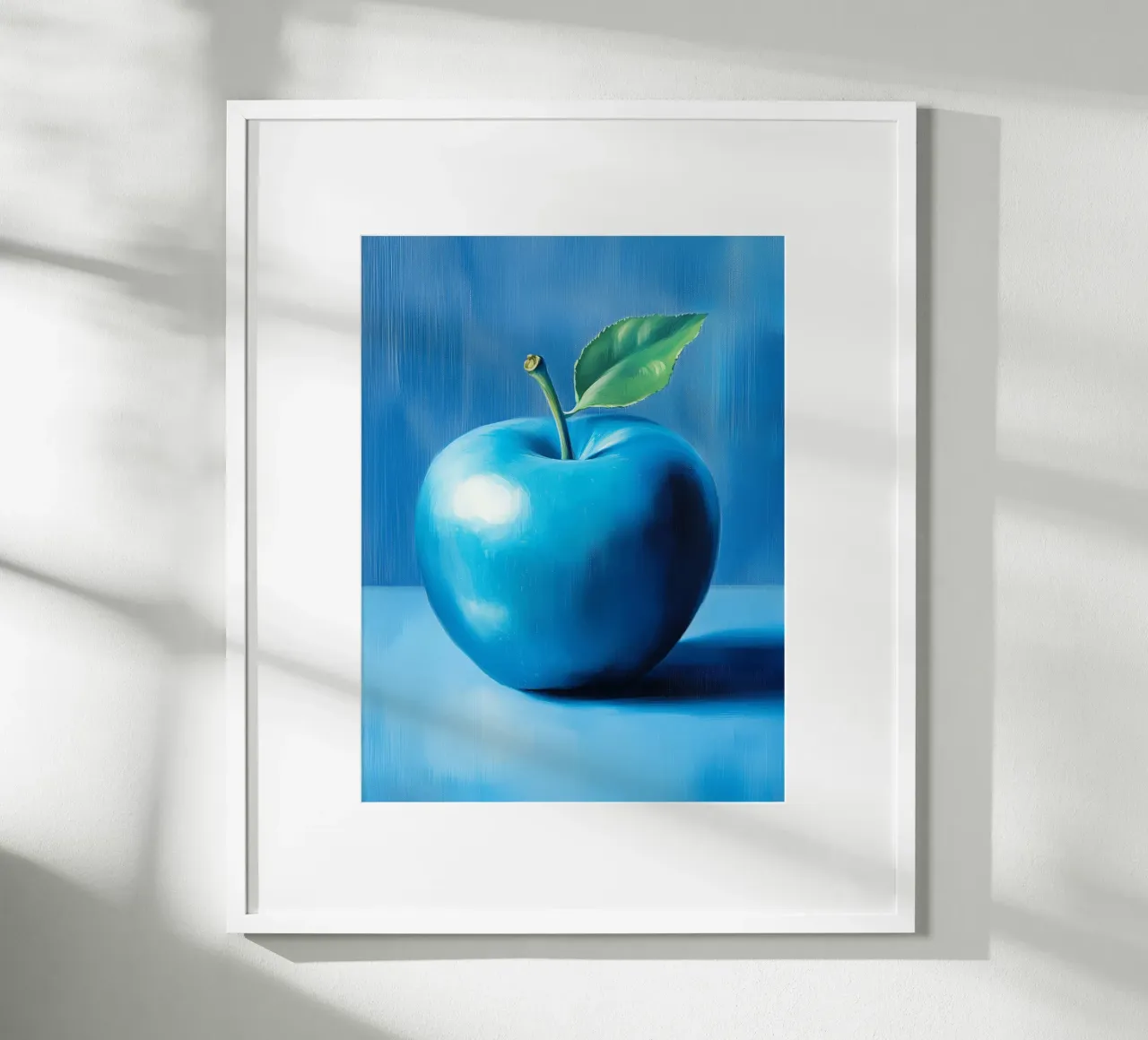 Blauer Apfel Poster mit Kunststoffrahmen von Spice & Style