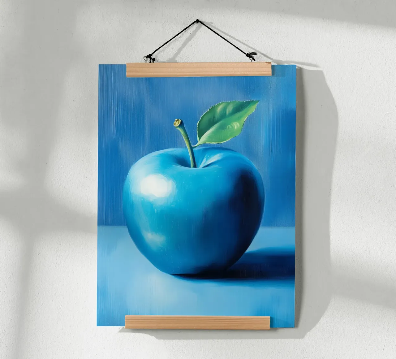 Blauer Apfel Poster mit Kunststoffrahmen von Spice & Style