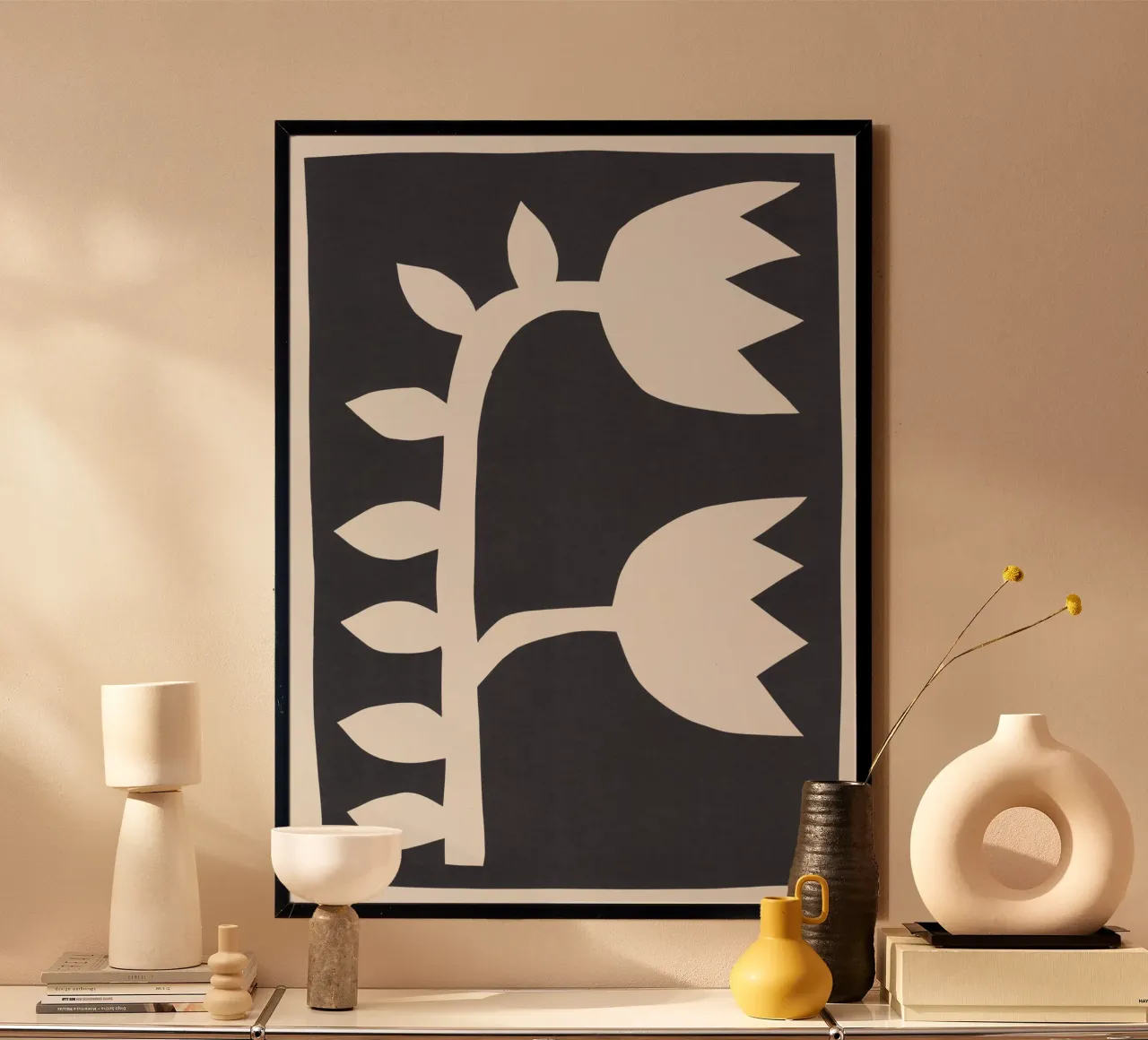 Tulipani neri #2 poster con telaio in plastica da Alisa Galitsyna