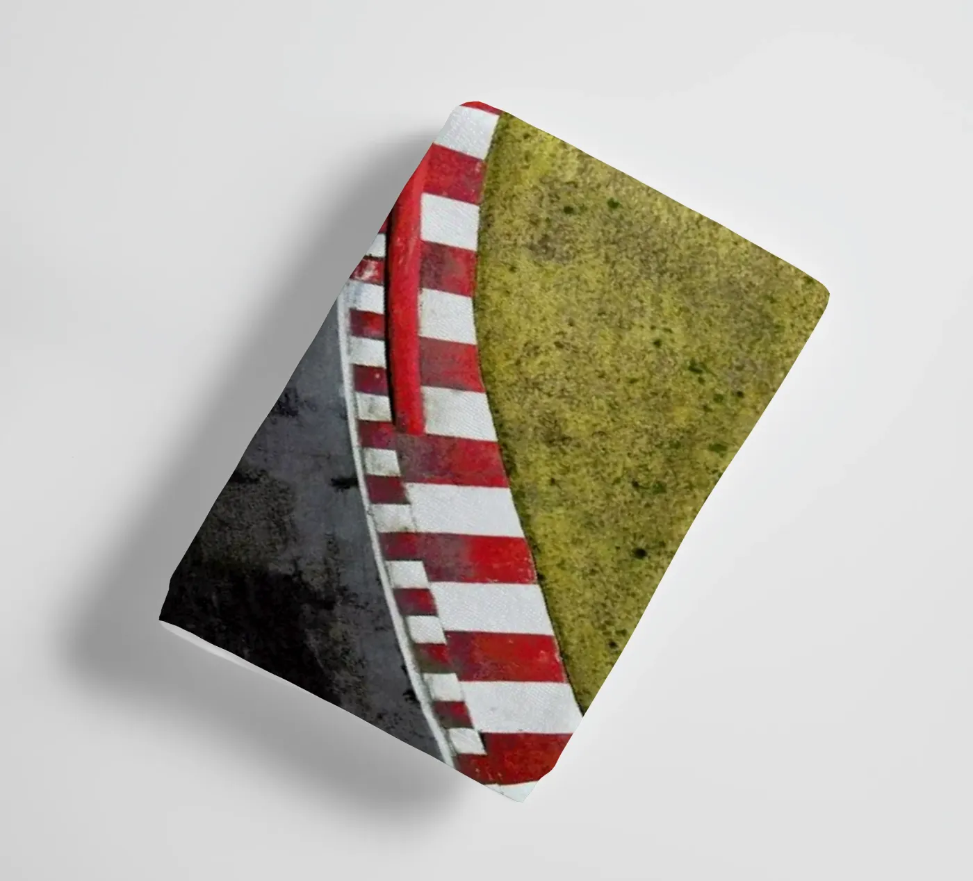 P20 towel by ROBERTO H