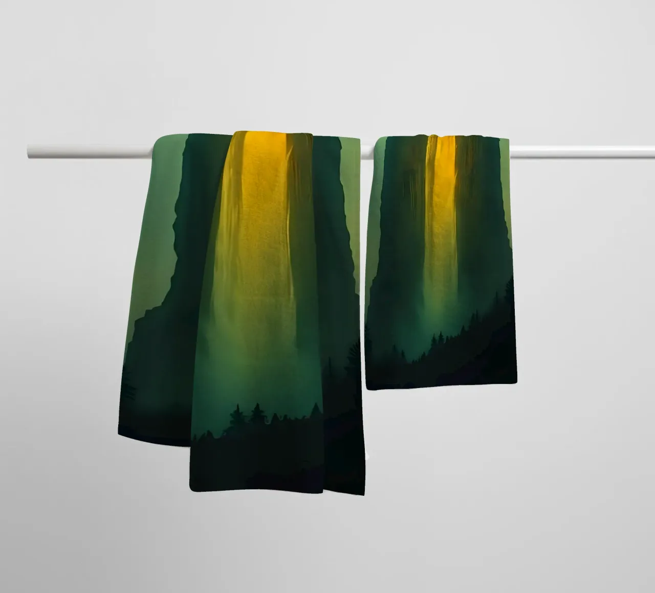 Cascata_3 asciugamano da bagno da Fantasie & Mystikwelten by LK