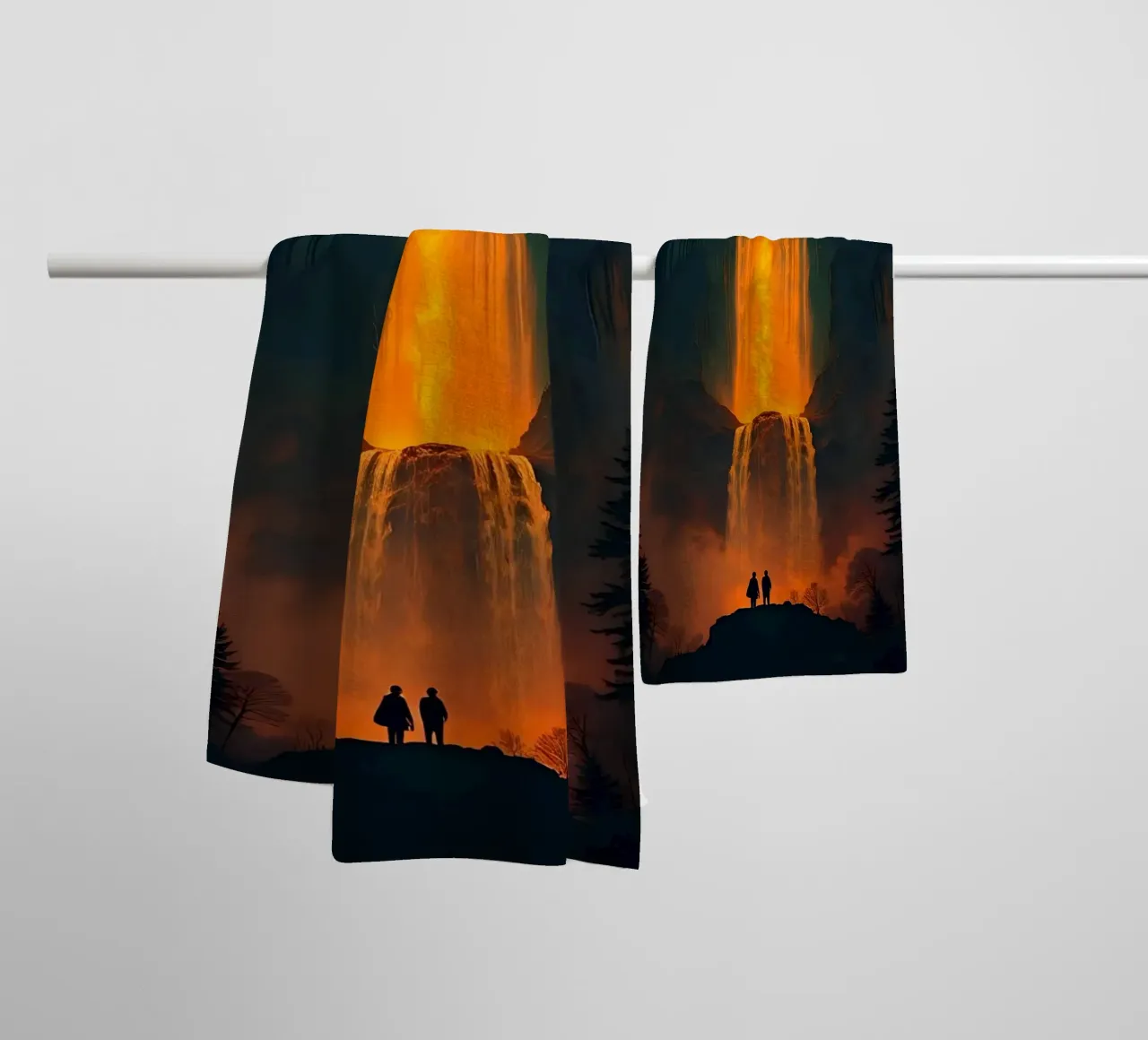 Cascata_4 asciugamano da bagno da Fantasie & Mystikwelten by LK