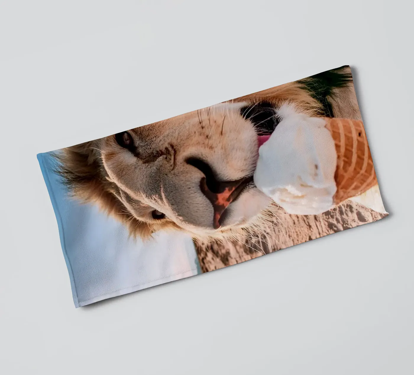 refreshing towel by rafael campezato