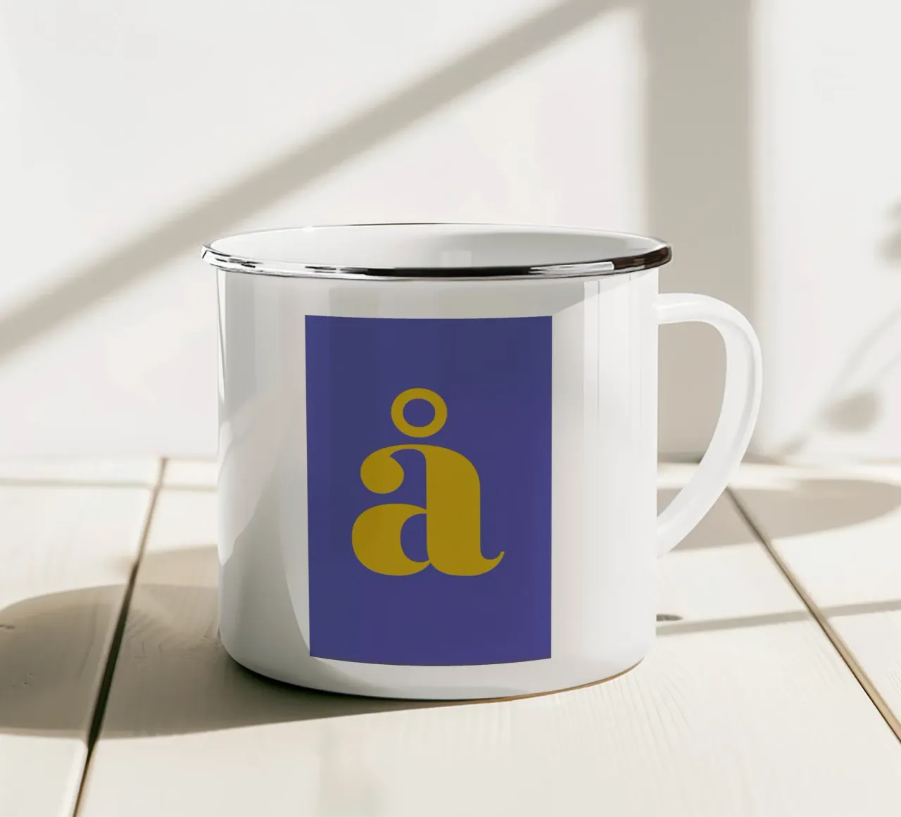 Blue Letter å tazza in smalto da Studio One