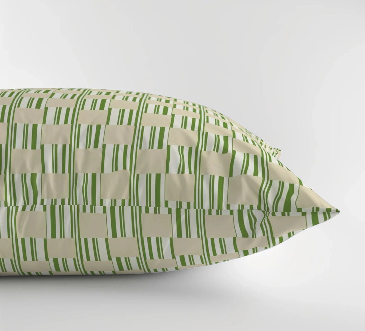 Quadri e righe in verde e beige cuscino da Little Dean
