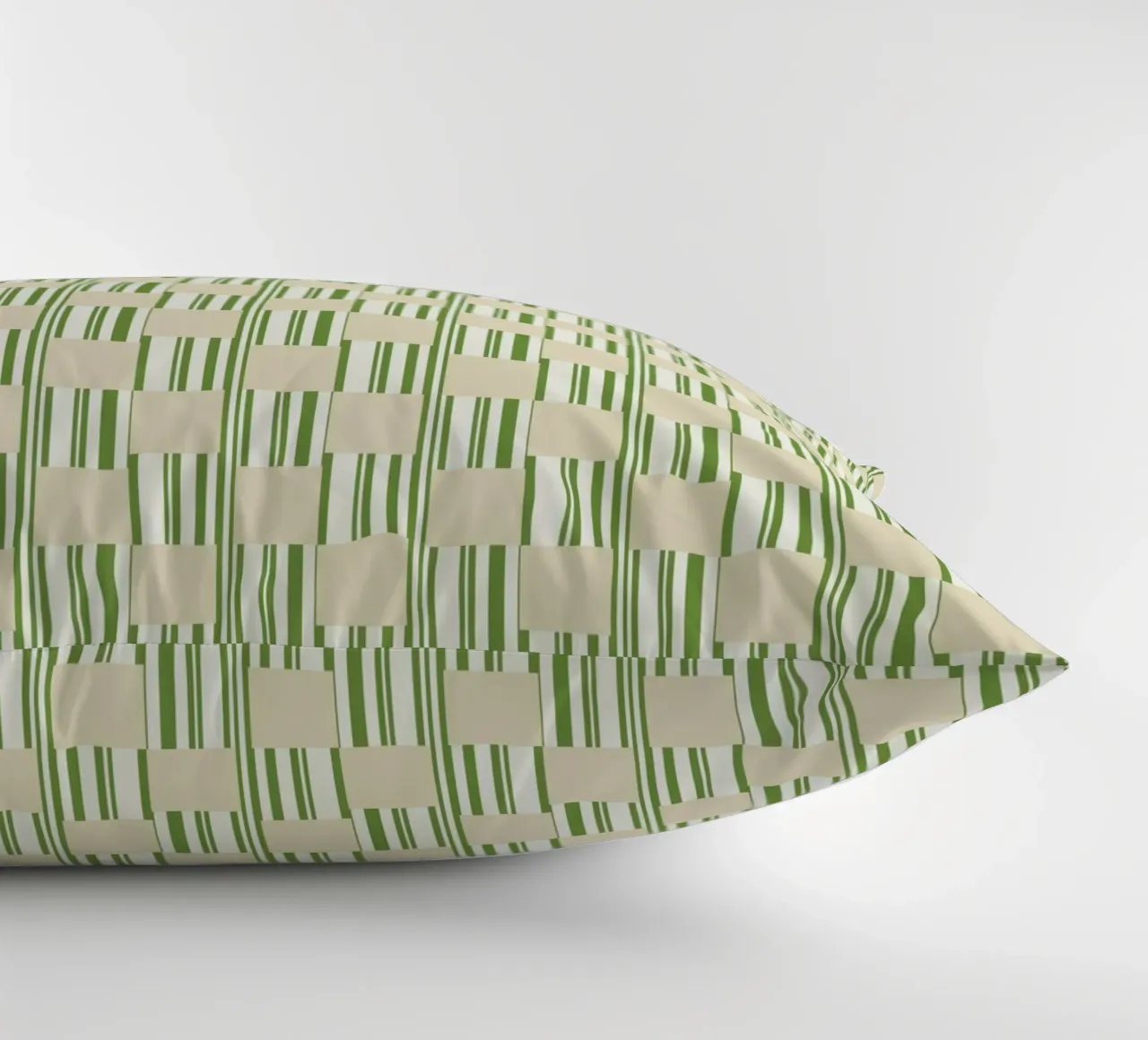 Quadri e righe in verde e beige cuscino da Little Dean