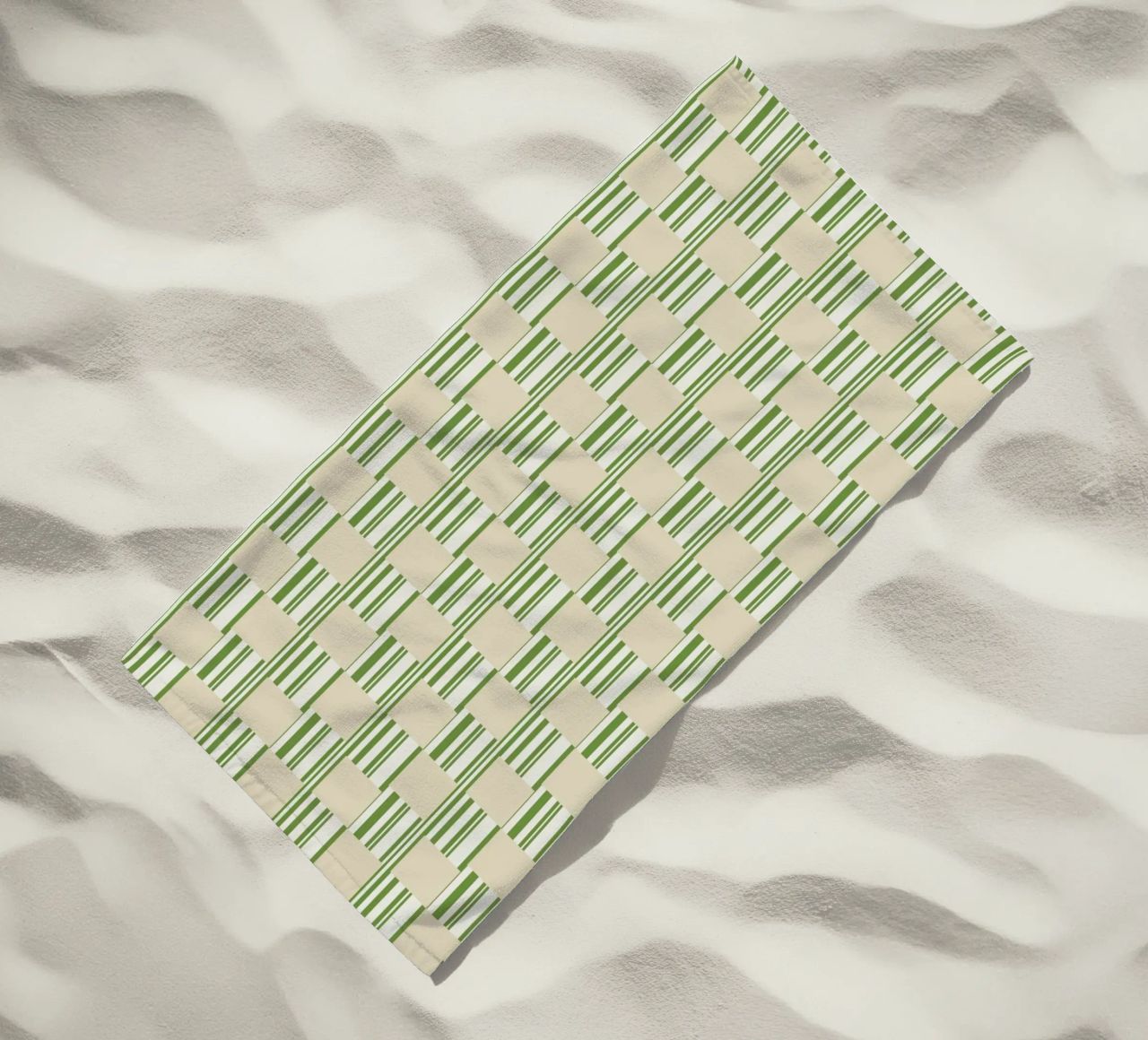 Quadri e righe in verde e beige telo mare da Little Dean