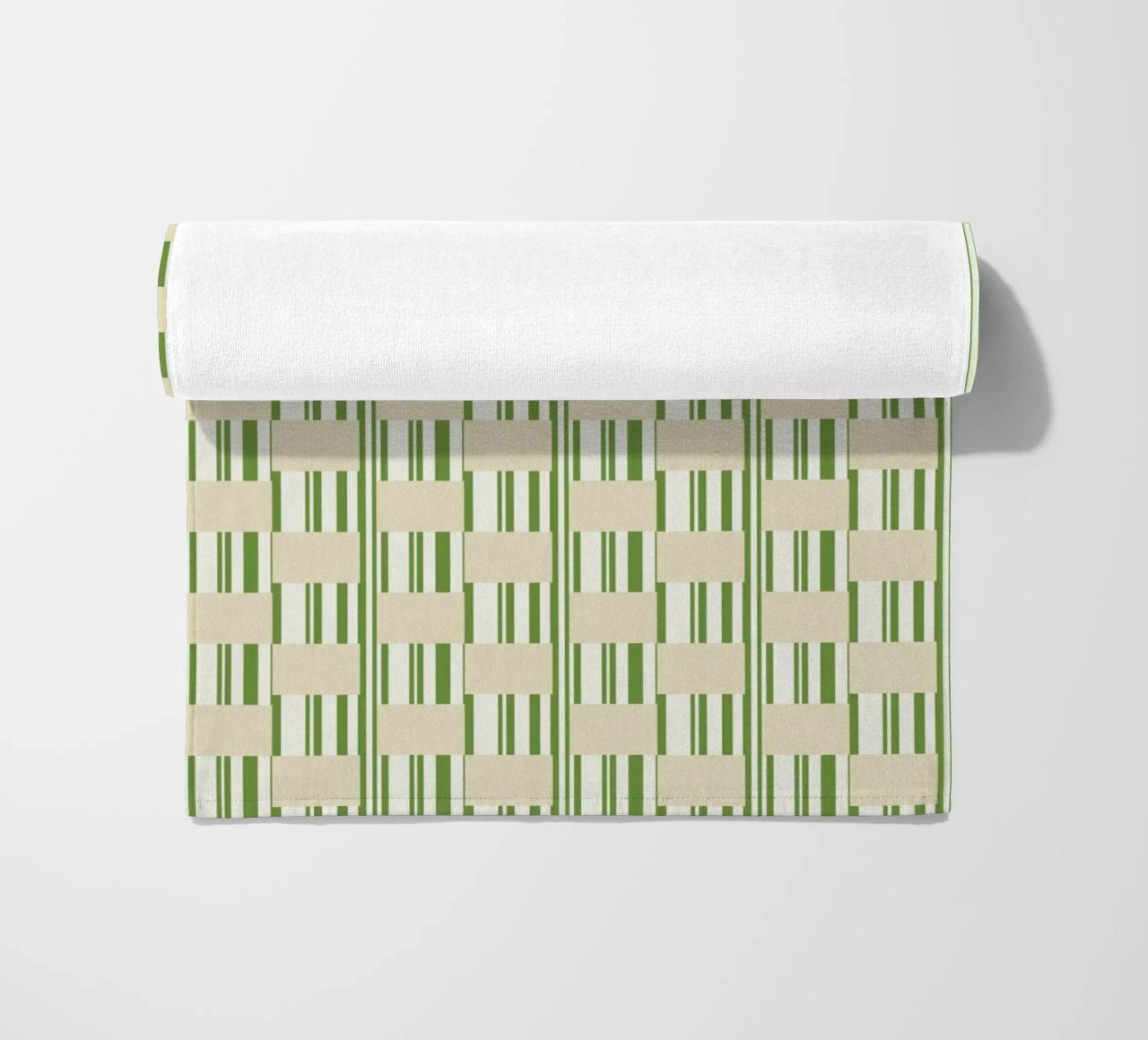Quadri e righe in verde e beige telo mare da Little Dean