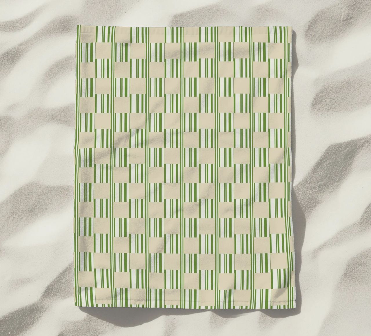 Quadri e righe in verde e beige telo mare da Little Dean