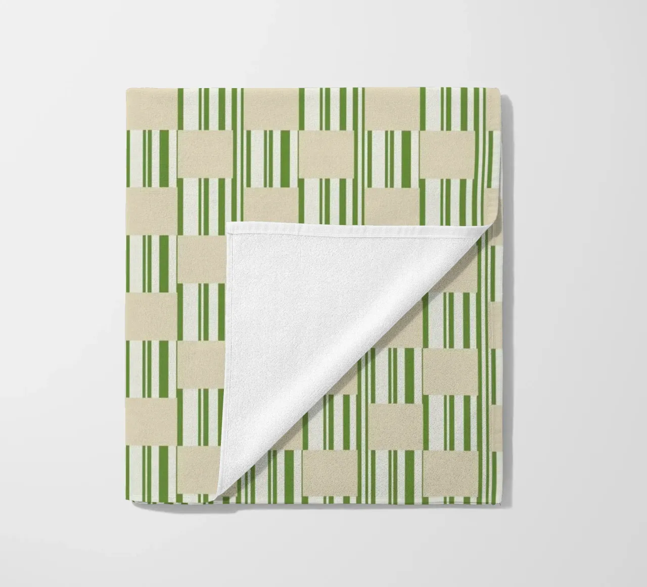 Cuadros y rayas en verde y beige toalla de playa de Little Dean