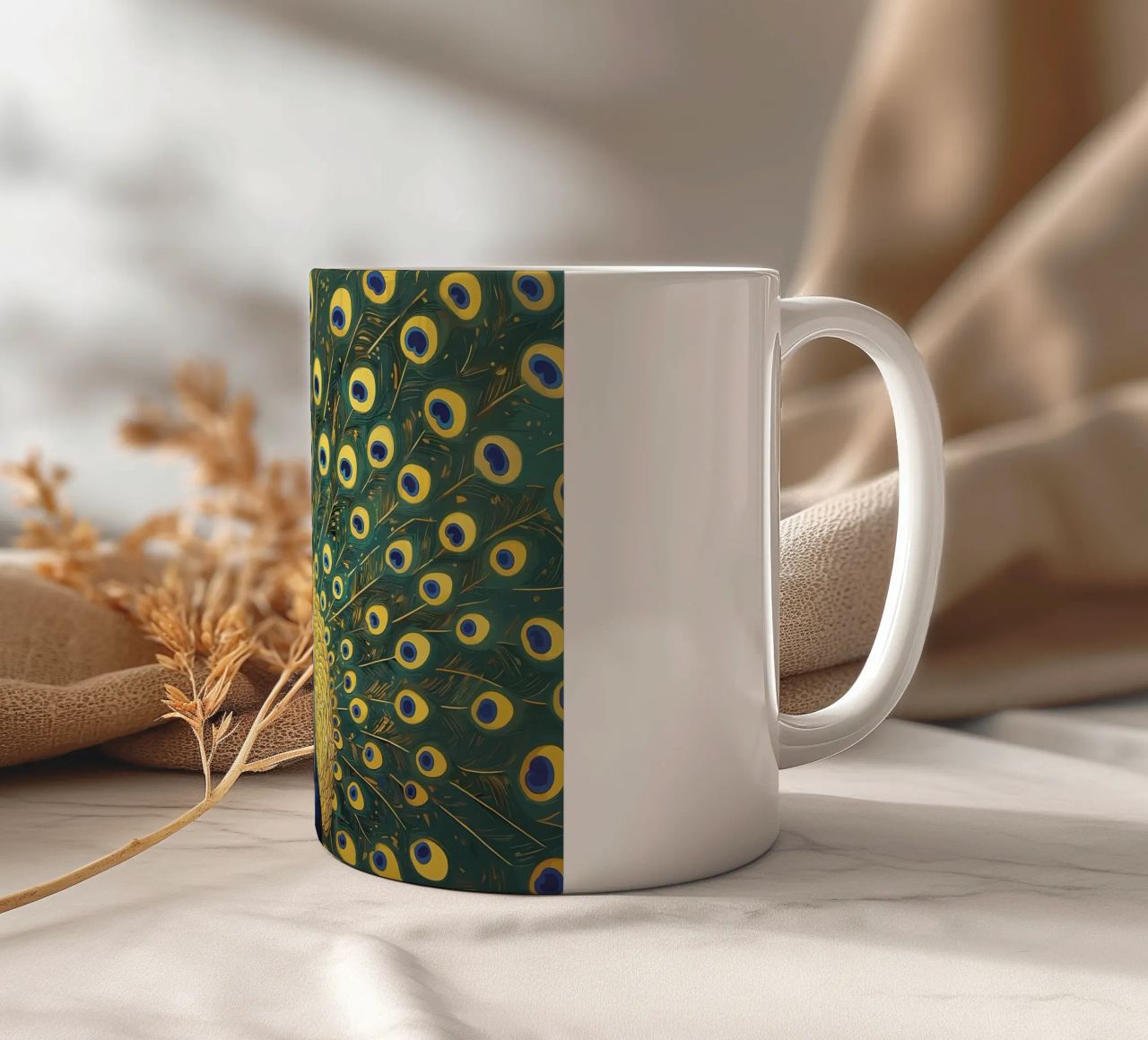 Pavone con piume sparse tazza in ceramica da Caeson