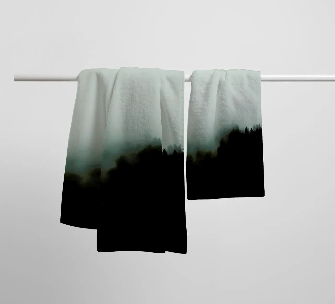 Julia's Forest in the Fog asciugamano da bagno da Babett Schultze