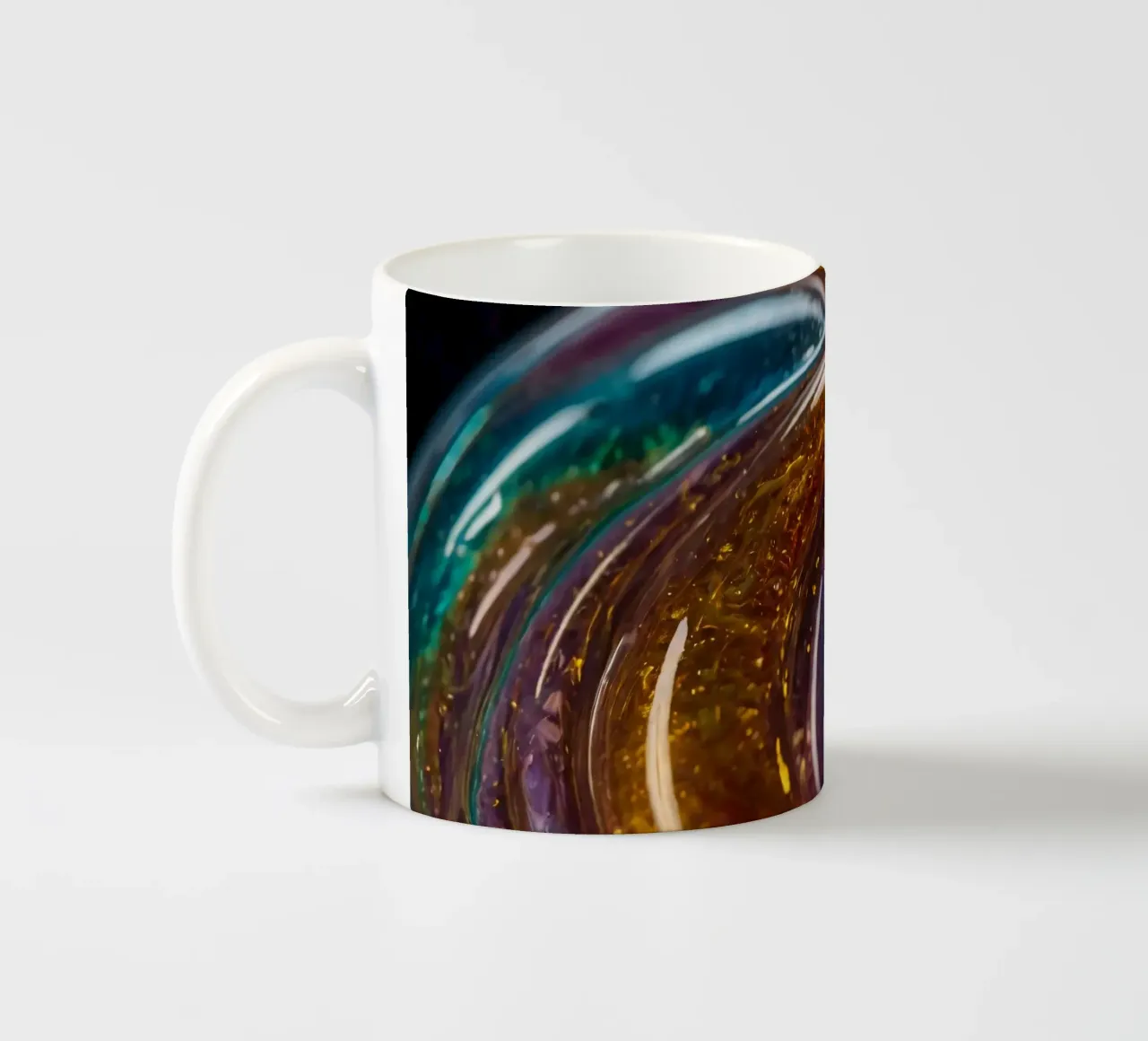 Couleurs et textures tourbillonnantes dans une vue rapprochée de mug en céramique de DesignDoodle