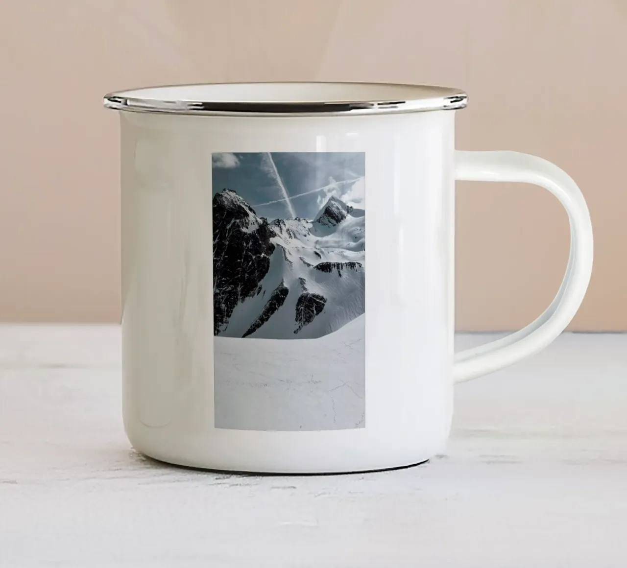 Mountains XX tazza in smalto da Sebastian Hilgetag