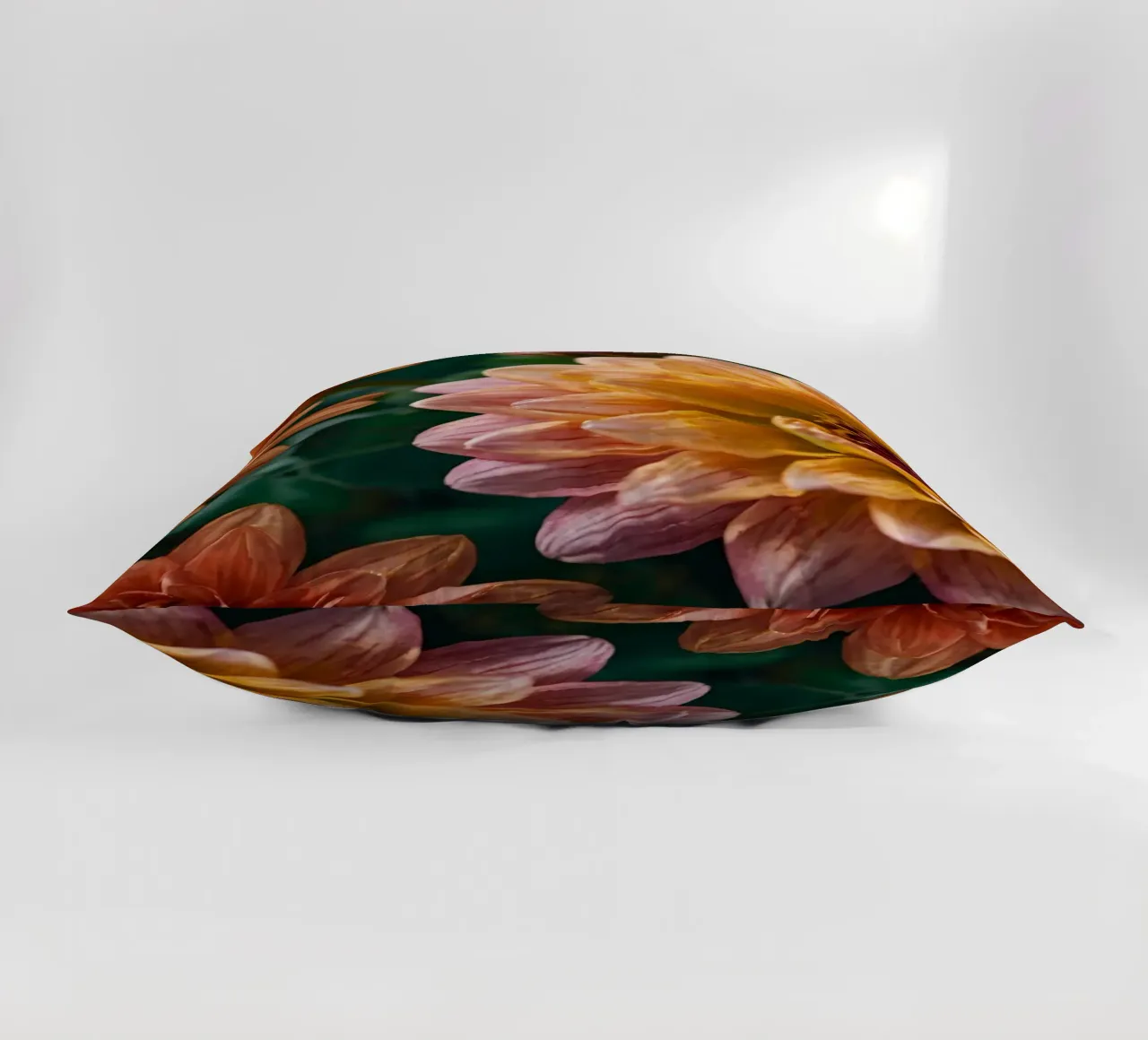 Splendidi fiori in varie tonalità di pesca cuscino da DesignDoodle