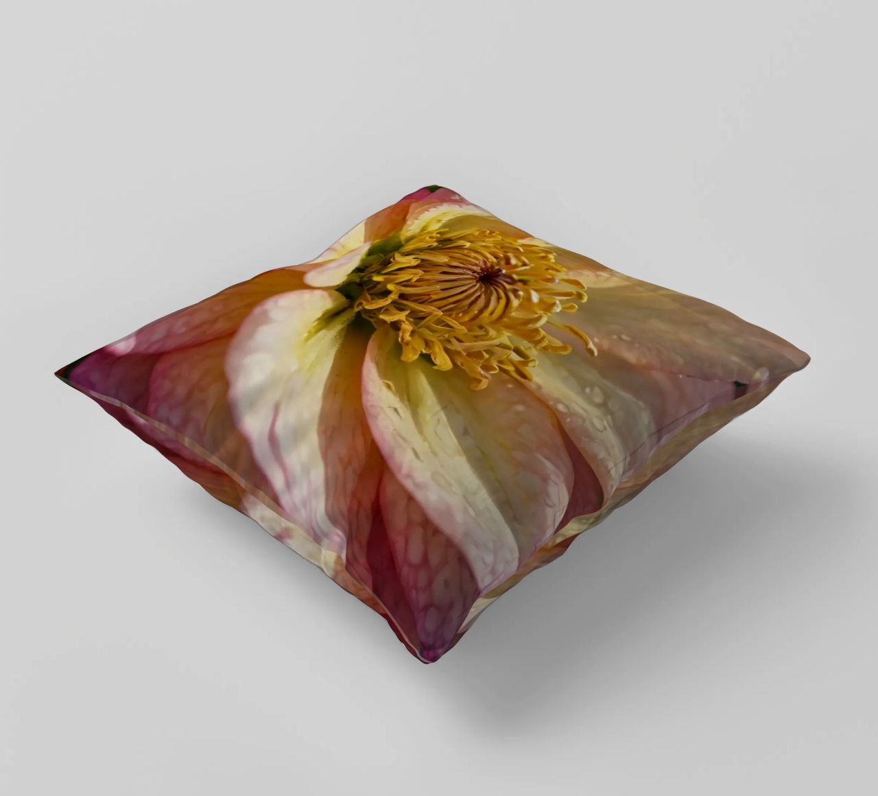 Vue rapprochée d'une fleur vibrante dans un jardin coussin de DesignDoodle