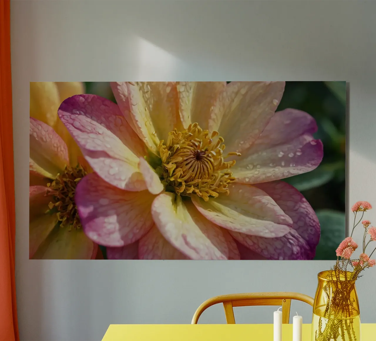 Vue rapprochée d'une fleur vibrante dans un jardin alu dibond de DesignDoodle